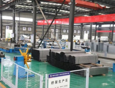 裝配式冷熱源機房使用鋼絲繩電動葫蘆吊裝電機
